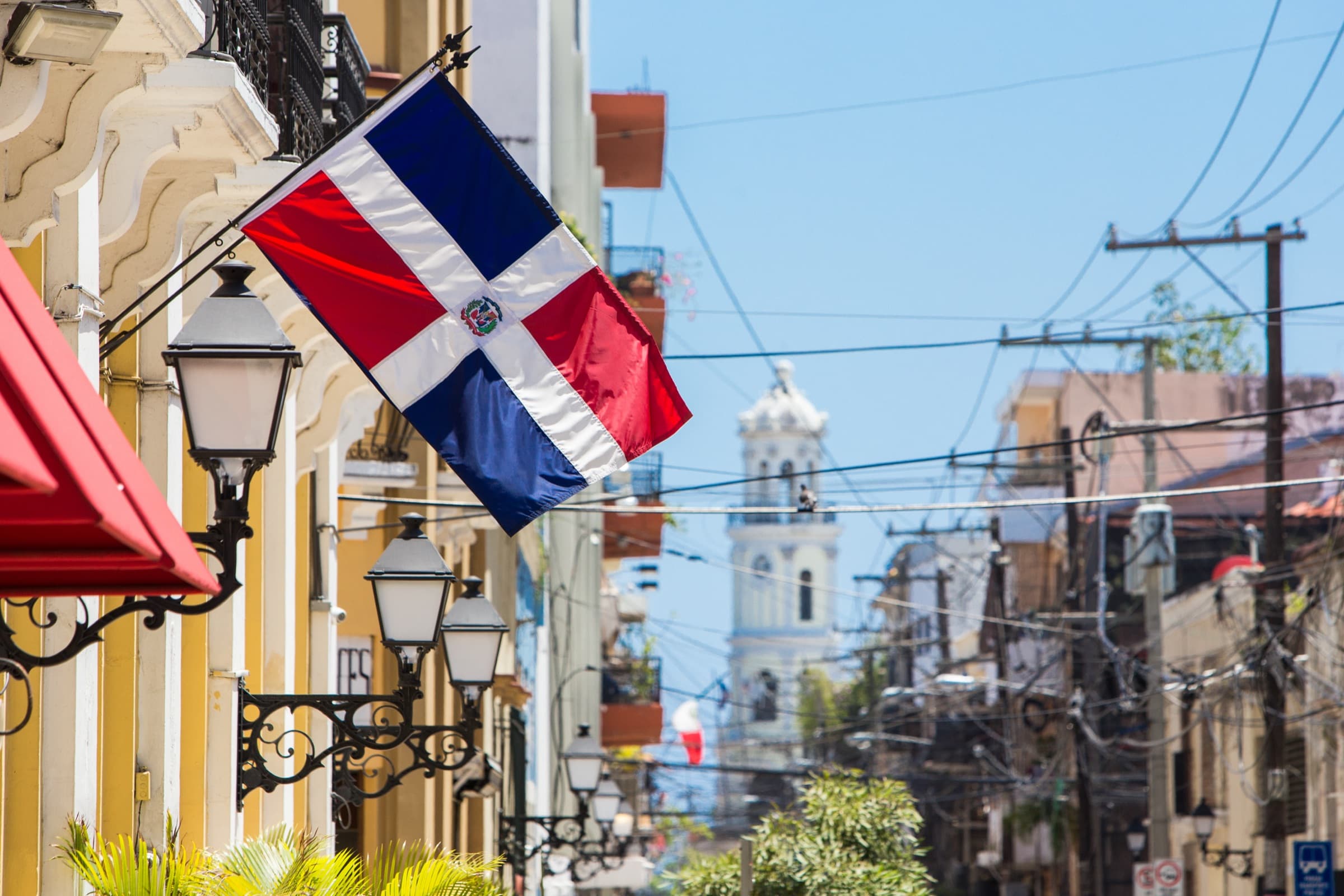 Bandera de República Dominicana en la Zona Colonial de Santo Domingo